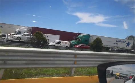 Video Cierre En La Autopista México Querétaro Deja Fila De Autos De