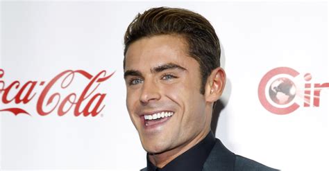 Zac Efron Responds to Funny ‘Baywatch’ Fall! | Baywatch, Zac Efron ...