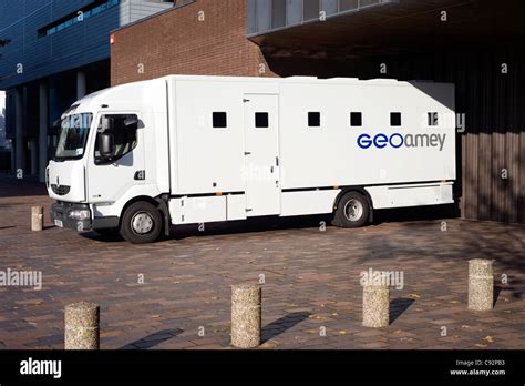 Prison Van Outside Of Portsmouth Courts Of Justice England Uk Stock