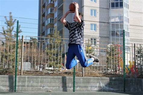 В прыжке