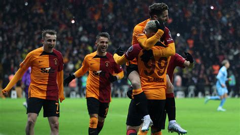 Lider Galatasaray son şampiyon Trabzonspor u eli boş gönderdi