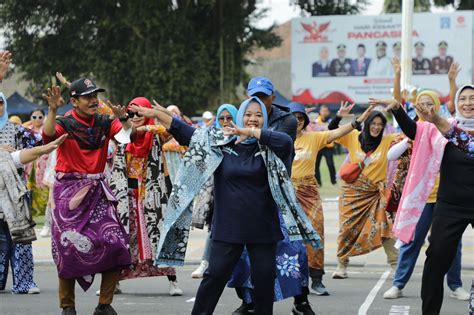 Slemankab Bupati Sleman Resmi Membuka Rangkaian Gebyar Batik Kabupaten