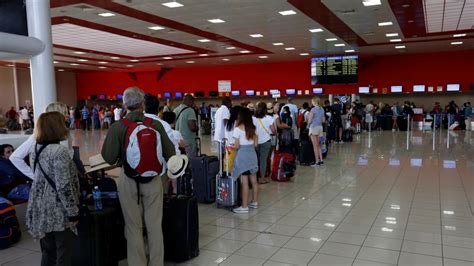 Cubanos Varados En Per Entre Los Cientos Que Se Ven Estafados Por