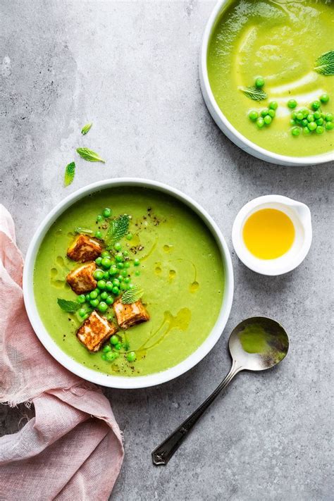 Crème de petits pois menthe et haloumi de Josée di Stasio Recette