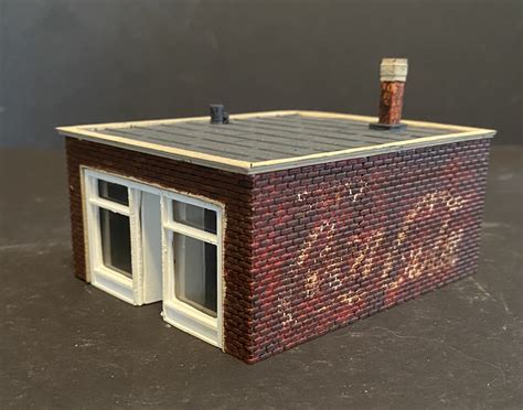 STL file HO Scale small brick commercial building "The Isaac Building" 🤏 ・3D printable model to ...