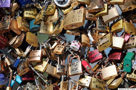 Paris Removes Love Locks From Famous Bridge Huffpost The World Post