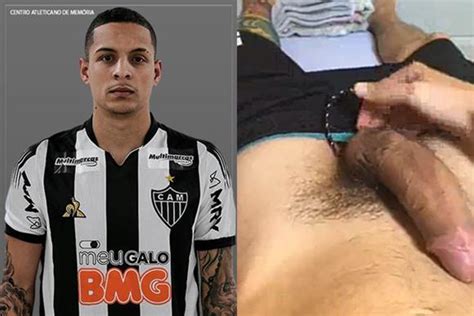 Jogador Guilherme Arana Nu E Batendo Punheta Todos Famosos Nus