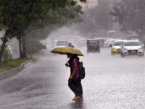 Weather While Maharashtra Sees Heavy Rains And Red Alerts Delhi Stuck