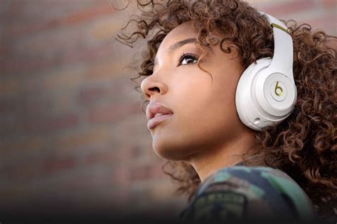 Girl Wearing Headphone Girl With Headphones Headphones Wearing