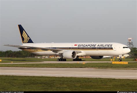 V Swn Singapore Airlines Boeing Er Photo By Roger Lockwood Id