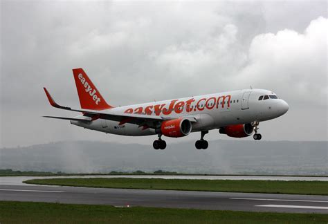 G EZWH Airbus A 320 214 EasyJet Bristol Lulsgate Flickr