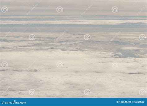 El Volar Sobre Las Nubes En D3ia Foto De Archivo Imagen De Cielo