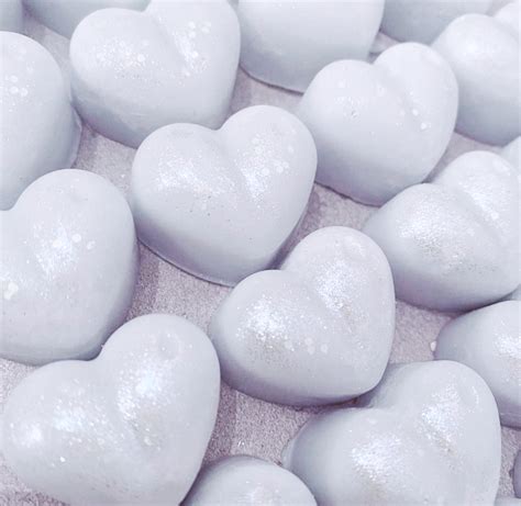 Raspberry Ripple Wax Melt Hearts X6 Gemz Melts