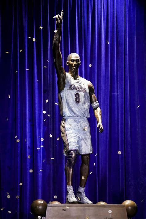 Kobe Bryant Immortalized With A 19 Foot Bronze Statue Outside The Lakers Downtown Arena Wtop News