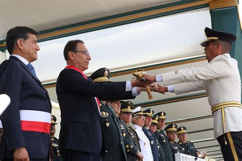 Mandatario Participa En La Ceremonia De Graduaci N De La Escuela De