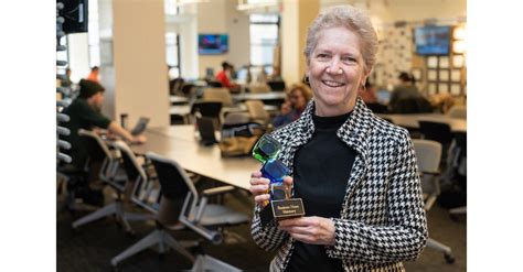 Journalist And Educator Sarah Bartlett Honored As A 21st Century News