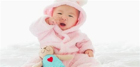 11 Rekomendasi Mainan Bayi 3 Bulan Untuk Perkembangannya