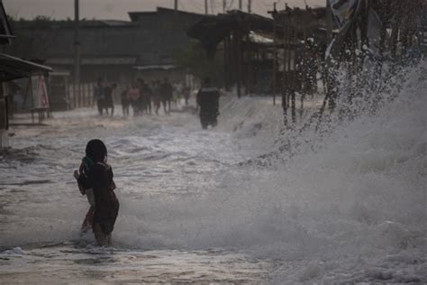 Banjir Rob Akibat Bulan Purnama Berpotensi Terjadi Di Perairan