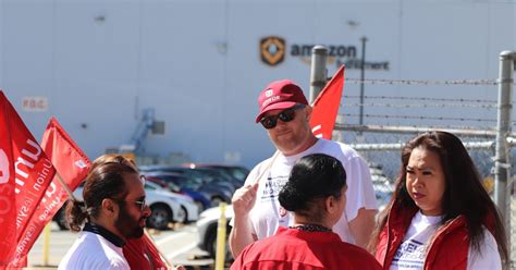 Workers At Amazon Win The Right To Vote On Forming A Union With Unifor