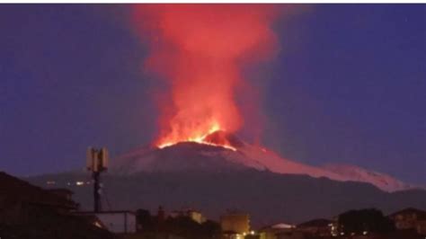 Incredibil CEL MAI ACTIV VULCAN DIN EUROPA A ERUPT DE DOUĂ ORI ÎNTR O