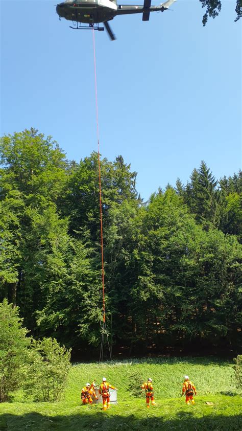 Flughelferschulung Und Waldbrand Bung Des Bezirkes Flachgau In Bergheim