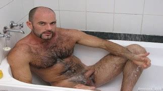 直肌肉熊让我摸他的鸡巴 Pornhub Gay