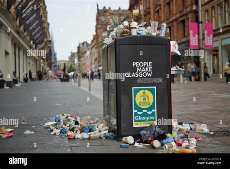 Overflowing Litter Bin On Glasgows Buchanan Street Stock Photo Alamy