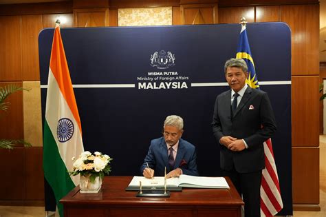 Eam Jaishankar Calls On Malaysian Pm Appreciates His Vision For India