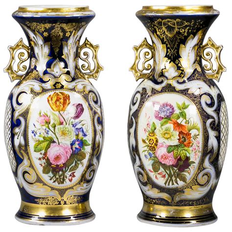 Englische Vase Aus Englischem Porzellan Mit Zwei Henkeln Und Federn