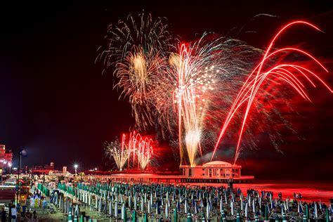 Senigallia Tornano I Fuochi D Artificio Sul Mare A Salutare L Estate