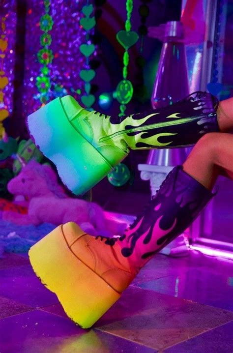 Пин на доске Boots | Радужные кроссовки, Модные сапоги, Смешная обувь