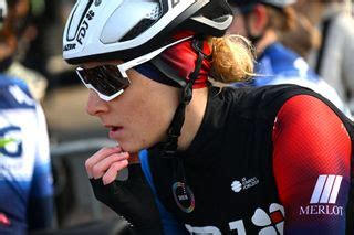 Vittoria Guazzini Fractures Pelvis In Paris Roubaix Femmes Recon Crash