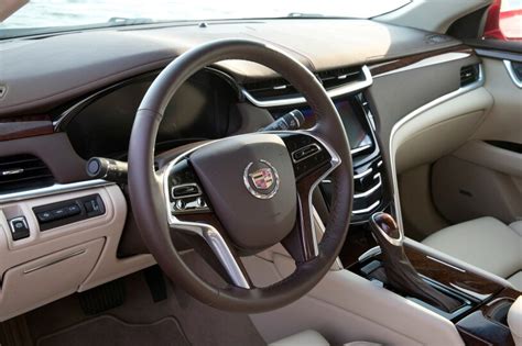 2016 Cadillac XTS Pictures - 37 Photos | Edmunds