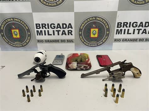 Homem Ficha Criminal Extensa Preso Por Pms Da Rocam Armas Em