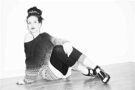 pose | Jodie Marie