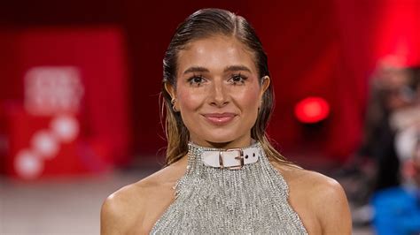 Lola Weippert Begeistert Als Dessous Model Auf Dem Laufsteg