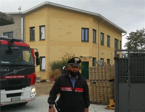 Sfiorata La Tragedia A Castano Tredicenne Si Lancia Dalla Finestra