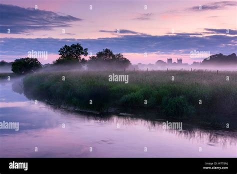 Wimborne Minster River Stour Hi Res Stock Photography And Images Alamy