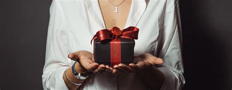 A Natale scegli oggetti unici ed eleganti, accessori realizzati con ...