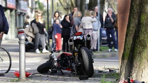 Incidente In Via Montanara Gravissimo Un Motociclista Gazzetta Di Parma