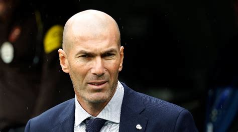 Zidane Coup De Tonnerre En Vue Fans De Foot