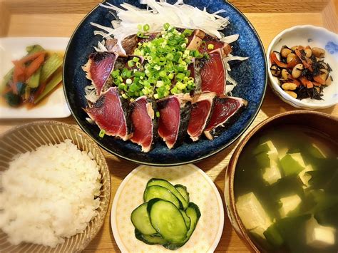 今年も送っていただきました♪ 焼津のカツオのたたき 定食。 おかあさん食堂