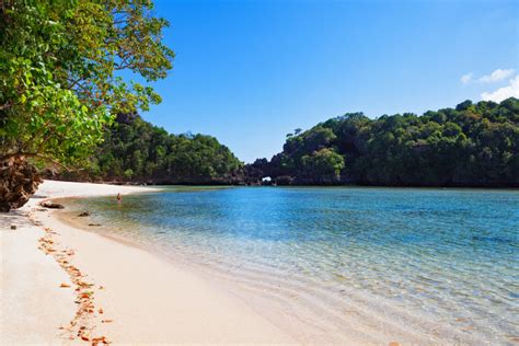 Pesona Pulau Sempu Yang Penuh Keindahan Tapi Terlarang Bagi Wisatawan