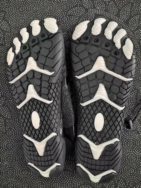 Barefoot Aqua Shoe - Lightweight and quick-drying for water sports and ...