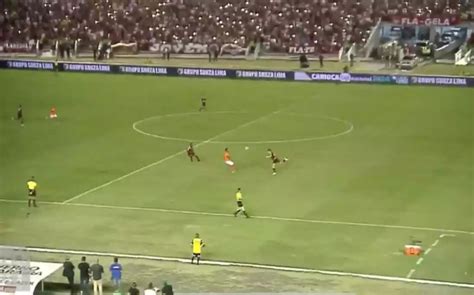 Assim não dá Zagueiro do Flamengo entrega gol para o Nova Iguaçu e