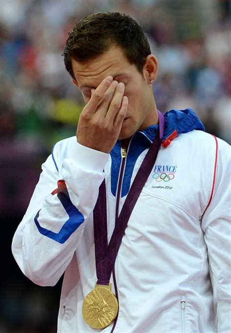 Photo Très ému Renaud Lavillenie a reçu le 11 août 2012 aux JO de