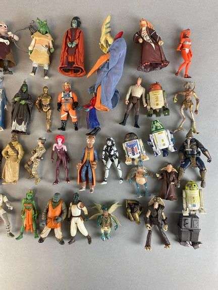 Group of Assorted Hasbro Star Wars Figures - Matthew Bullock Auctioneers