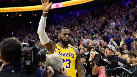 Philadelphia 76ers 108 91 Los Ángeles Lakers LeBron James supera a