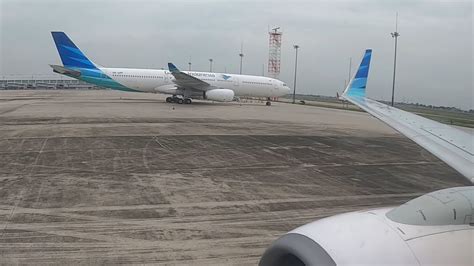 Landing Jakarta Garuda Indonesia GA 175 PK GMV YouTube