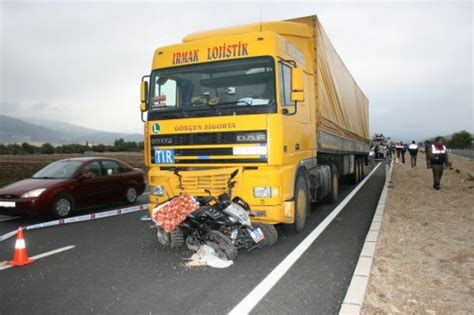 Denizlide Trafik Kazası 1 Ölü 1 Yaralı